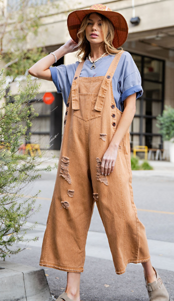 	Oversized jumpsuit pants with adjustable straps. Annie Overalls